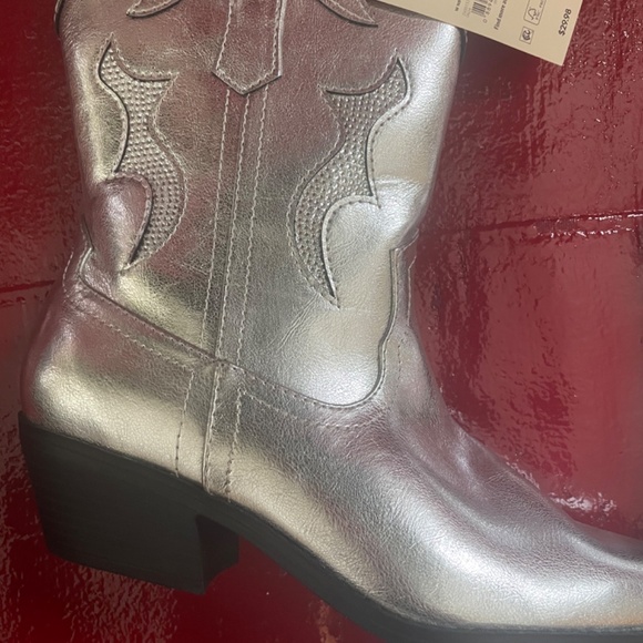 Cowgirl boots silver brand new and bedazzled - Picture 5 of 8